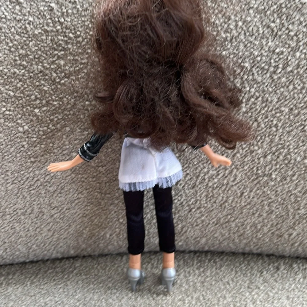 Bratz   Yasmin Yasmin’s First Date Doll - Picture 7 of 7